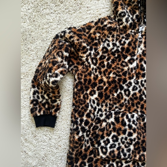 Victorias Secret Cheetah Fleece - Picture 3 of 10